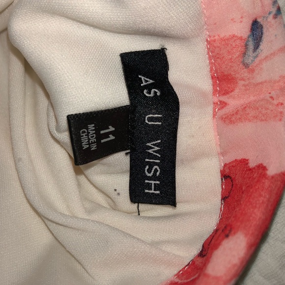 Two-Piece Dress with White Crop Top and Floral Skirt - Picture 6 of 7